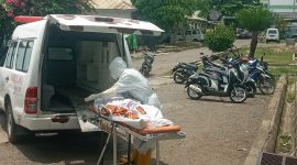 Seorang pasien Covid meninggal pada pertengahan Oktober 2022 lalu, jasadnya dibawa ke ruang jenazah RSUD TC Hillers Maumere