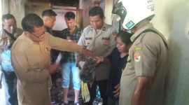 Sebagian tumpukan uang yang berhasil diselamatkan pada peristiwa kebakaran di Desa Takaplager Kecamatan Nita, Selasa (25/10)