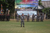 Upacara peringatan HUT ke-77 TNI di Lapangan Laksamana Nala Mako Lanal Maumere di Kabupaten Sikka, Rabu (5/10) (foto: istimewa)