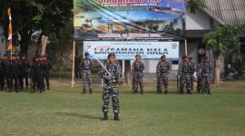 Upacara peringatan HUT ke-77 TNI di Lapangan Laksamana Nala Mako Lanal Maumere di Kabupaten Sikka, Rabu (5/10) (foto: istimewa)