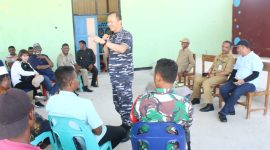 Kunjungan kerja Danlanal Maumere di Desa Kojadoi, Senin (10/10) (foto: istimewa) 