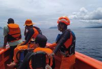 Operasi Tim SAR Gabungan melakukan pencarian korban yang lompat dari KMP Ranaka 