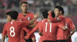 Ekspresi para pemain Korea Selatan usai mencetak gol ke gawang Sri Lanka, pada laga lanjutan Kualifikasi Piala Dunia 2022 Zona Asia, di Hwaseong