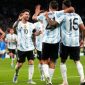 Pemain Argentina merayakan kemenangan