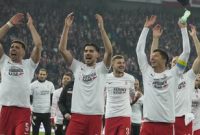 Pemain Polandia merayakan kemenangan atas Swedia setelah final play-off jalur B Kualifikasi Piala Dunia 2022 Zona Eropa di Silesian Stadium, Rabu (30/3/) dini hari WIB