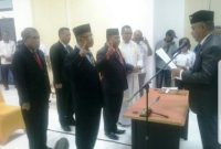 Bupati Sikka Fransiskus Roberto Diogo melantik 2 pejabat sebagai Staf Ahli Bupati, Rabu (2/11) (foto: istimewa)