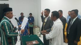 Bupati Sikka Fransiskus Roberto Diogo melantik Fransiskus Laka sebagai Dirut Perumda Air Minum Wair Puan, Kamis (17/11) 