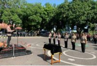 Upacara serah terima jabatan 3 perwira di Lapangan Polres Sikka, Kamis (3/11) (foto: istimewa)  