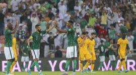 Skuat Arab Saudi merayakan gol ke gawang Australia pada laga Kualifikasi Piala Dunia 2022 di Jeddah, Arab Saudi, Selasa (29/3)