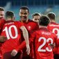 Para pemain Swiss merayakan gol