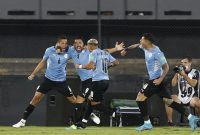 Selebrasi pemain Uruguay bersama Luis Suarez setelah mencetak gol ke gawang Venezuela di Kualifikasi Piala Dunia 2022
