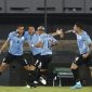 Selebrasi pemain Uruguay bersama Luis Suarez setelah mencetak gol ke gawang Venezuela di Kualifikasi Piala Dunia 2022