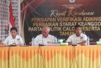 Komisioner KPU Sikka saat Rakor Rekapitulasi Daftar Pemilih Berkelanjutan, Senin (3/10) di Aula Kantor KPU Sikka