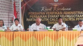 Komisioner KPU Sikka saat Rakor Rekapitulasi Daftar Pemilih Berkelanjutan, Senin (3/10) di Aula Kantor KPU Sikka