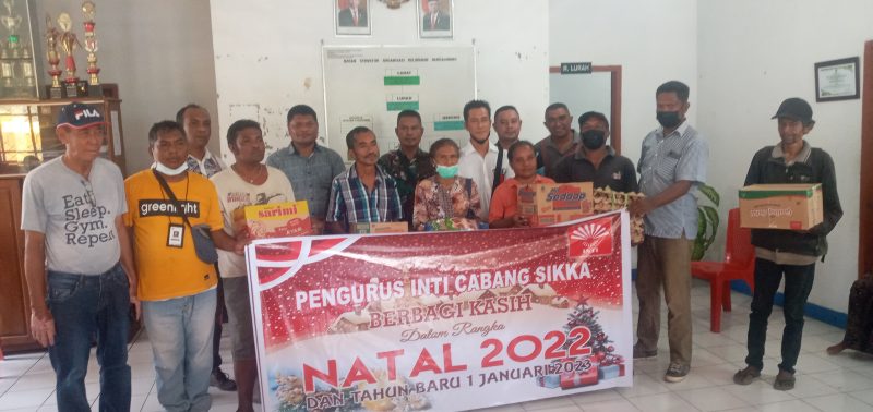 INTI Sikka menyalurkan bantuan sembako kepada ODGJ di Kelurahan Nangalimang, Rabu (22/12) 