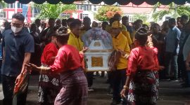 Tarian mengiringi jasad Manggela Keupung, Selasa (27/12)
