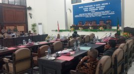 Suasana rapat paripurna penetapan APBD Sikka TA 2023, Kamis (29/12) malam