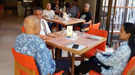 Salah satu momen pertemuan Bupati Sikka Fransiskus Roberto Diogo dan annggota DPR RI Melchias Markus Mekeng (foto: istimewa)