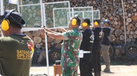 Peserta lomba menembak dalam rangka memeriahkan HUT ke-77 Hari Armada RI, Sabtu (3/12) (foto: istimewa)