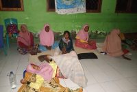 Suasana warga Semparong di tempat pengungsian, Senin (26/12) (foto: istimewa)