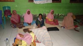 Suasana warga Semparong di tempat pengungsian, Senin (26/12) (foto: istimewa)