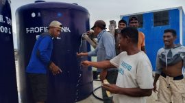 Masyarakat Desa Semparong baru-baru ini memanfaatkan teknologi penyulingan air laut menjadi air tawar 