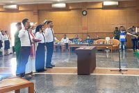 Ketua KPU Sikka Yohanes Kristotomus Feri melantik 105 anggota Panitia Pemilihan Kecamatan, Rabu (4/1)