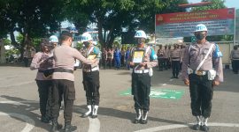Upacara pemberhentian tidak dengan hormat kepada 2 anggota Polres Sikka, Senin (9/1)