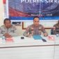 Wakapolres Sikka Kompol Ruliyanto Junaedi Putera Pahroen memberikan keterangan pers terkait raibnya 16 unit motor bodong, Jumat (20/1)