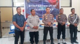 Wakapolres Sikka Kompol Ruliyanto Junaedi Putera Pahroen usai memberikan keterangan pers terkait raibnya 16 unit motor bodong, Jumat (20/1)