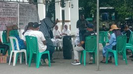 Suasana aksi hari kedua Jariangan HAM Sikka di Kantor Kejaksaan Negeri Sikka, Selasa (31/1)