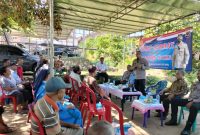 Kapolres Sikka AKBP Nelson Filipe Dias Quintas saat kegiatan Jumat Curhat di Kekurahan Nangameting, Jumat (13/1)