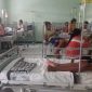 Pasien DBD dirawat di Ruang Melati RSUD TC Hillers Maumere, Jumat (10/2)