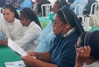 Diskusi kelompok terkait kasus perdagangan orang saat Workshop di Aula Santa Theresia Avila Maumere, Jumat (17/2)