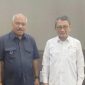 Anggota DPR RI Melchias Markus Mekeng pose bersama Menteri ESDM Arifin Tasrif usai membahas krisis BBM di Kabupaten Lembata, Selasa (21/2) (foto: istimewa)