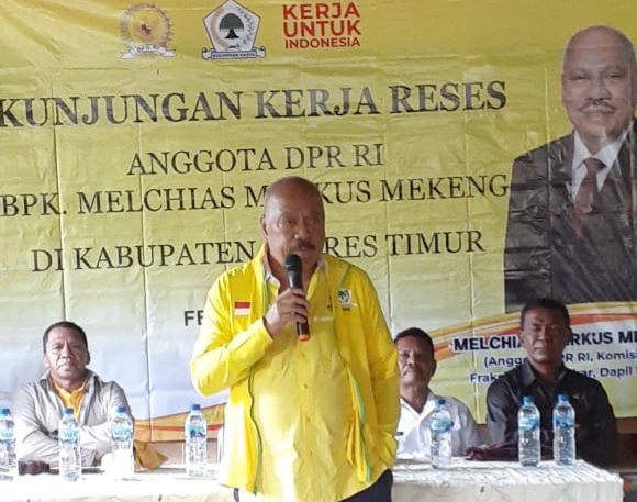 Anggota DPR RI Melchias Markus Mekeng saat kunjungan kerja di Kabupaten Flores Timur