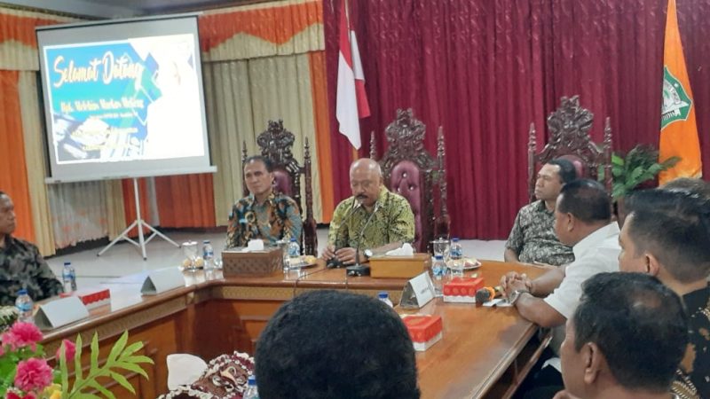 Anggota DPR RI Melchias Markus Mekeng diterima Penjabat Bupati Flotim, di Aula Setda Flotim, Jumat (24/2)