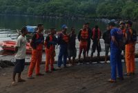 Breifing dan persiapan Operasi SAR hari kedua, Rabu (8/3), untuk mencari nelayan yang jatuh dan tenggelam di Perairan Pantai Nuba Flores Timur