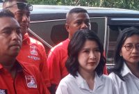 Foto: Wakil Ketua Pembina DPP PSI Grace Natalie didampingi Ketua PSI Sikka Yannes Mekeng, Kamis (16/3)
