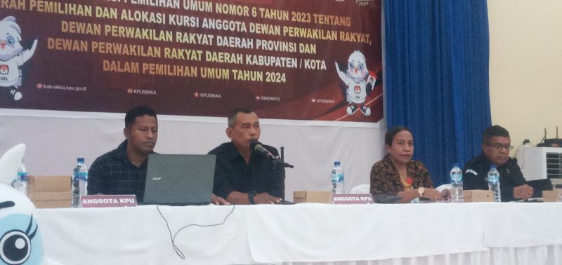 Komisioner KPU Sikka saat Sosialisasi PKPU Nomor 6 Tahun 2023 di Aula Kherubim, Rabu (29/1)