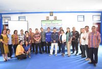 Peserta FGD pose bersama di Kantor Dinaskertrans Sikka, Kamis (2/3)