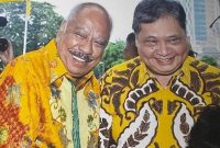 Melchias Mekeng bersama Ketum DPP Golkar Airlangga Hartarto