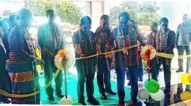 Wagub NTT melakukan pengguntingan pita gedung baru IFTK Ledalero, Sabtu (25/3)