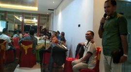 Agustinus Sarifin, Alumni STFK Ledalero yang juga Bacaleg DPR RI dari PKB berbicara pada Temu Alumni, Kamis (23/3) (foto: istimewa)