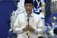 Presiden Joko Widodo menyampaikan hasil pertemuan ketua-ketua umum partai politik, Minggu (2/4)