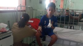 Marcello Lering, pasien DBD yang dirawat di Kelas 3A Ruang Flamboyan RSUD TC Hillers Maumere, Minggu (2/4)