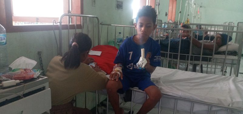 Marcello Lering, pasien DBD yang dirawat di Kelas 3A Ruang Flamboyan RSUD TC Hillers Maumere, Minggu (2/4)