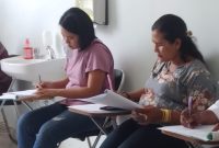 Dua srikandi Partai Garuda Sikka sedang mengikuti tes kejiwaan di RSUD TC Hillers Maumere, Rabu (26/4)  