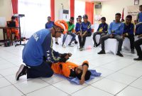 Suasana pelatihan teknik pertolongan di ketinggian dan pemindahan korban