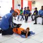 Suasana pelatihan teknik pertolongan di ketinggian dan pemindahan korban